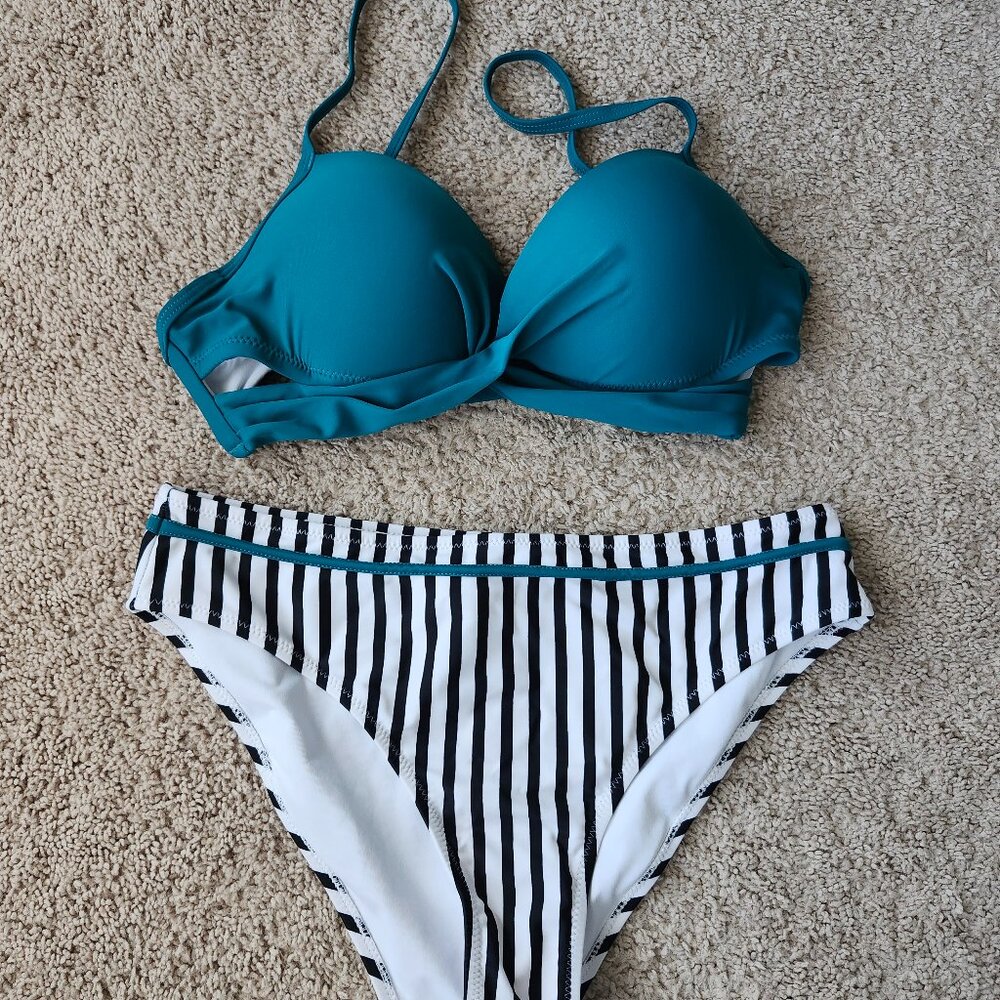 Cupshe High Waisted Bikini strip Bottom with Push Up Twist Top M